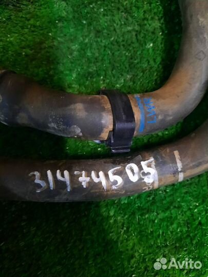 Volvo XC90 T35 2015- патрубок охлаждения