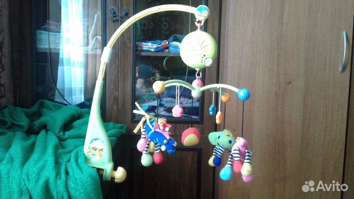 Музыкальный мобиль на кроватку