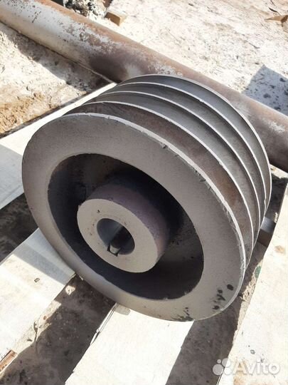 Понижающий трансформатор. Шкив четырёхручьёвы330мм