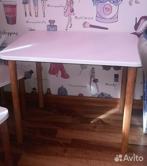 Детский столик и два стула