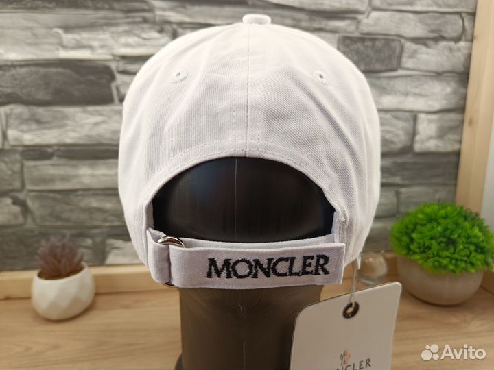 Кепка Moncler белая