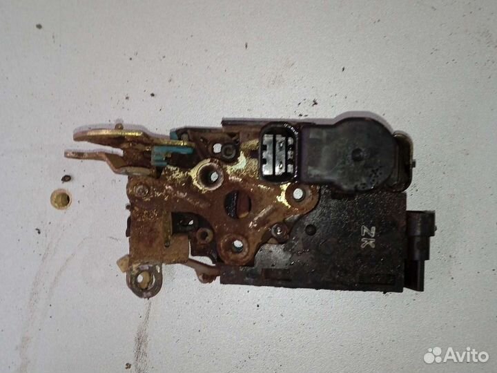 Замок двери передний левый Chevrolet lacetti
