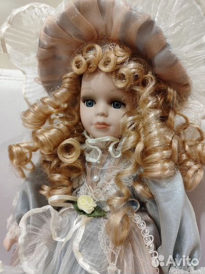 Кукла фарфоровая коллекционная