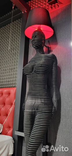 Статуя металлическая в полный рост