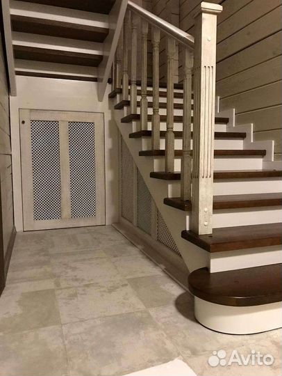 Лестница на металлическом каркасе