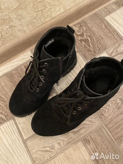 Замшевые ботинки