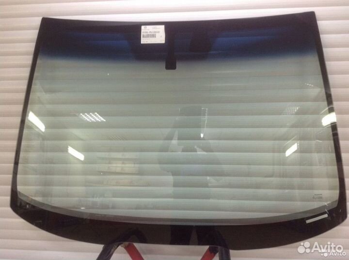 Стекло заднее на Митсубиси Лансер 10