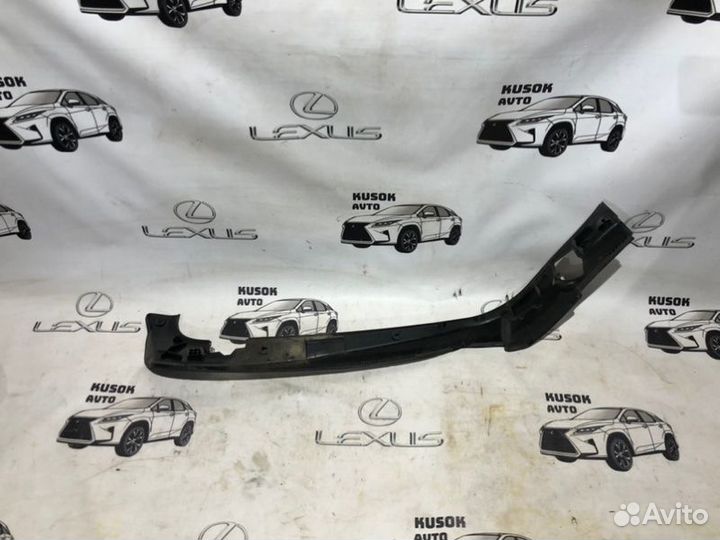 Обшивка багажника задняя правая Lexus Rx 350