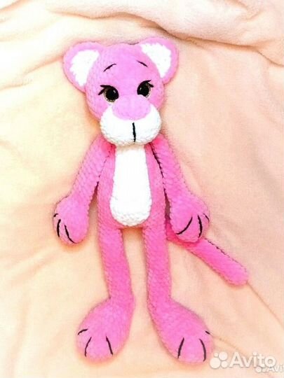 Мягкая вязаная игрушка розовая пантера