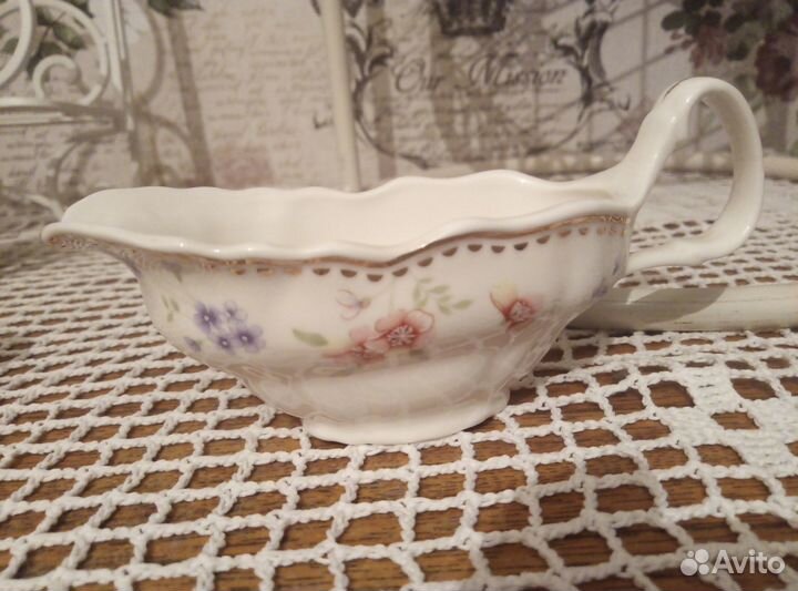 Фарфоровые молочники разные