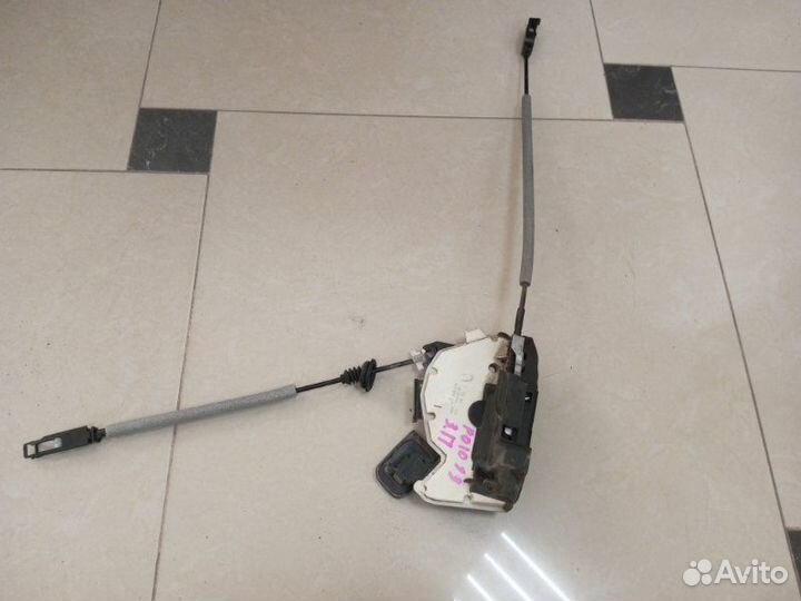 Замок задней правой двери Volkswagen Polo седан