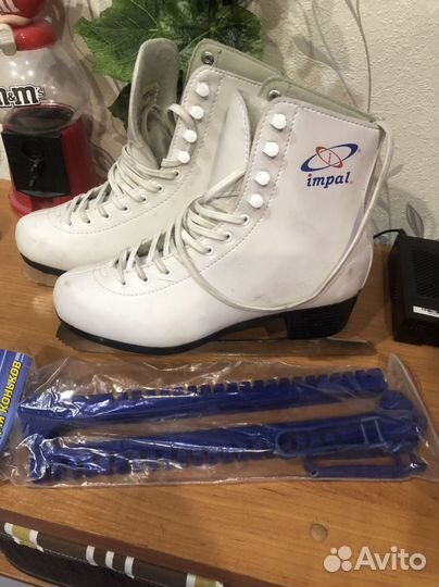 Коньки фигурные женские