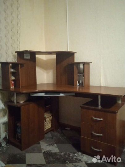 Компьютерный стол