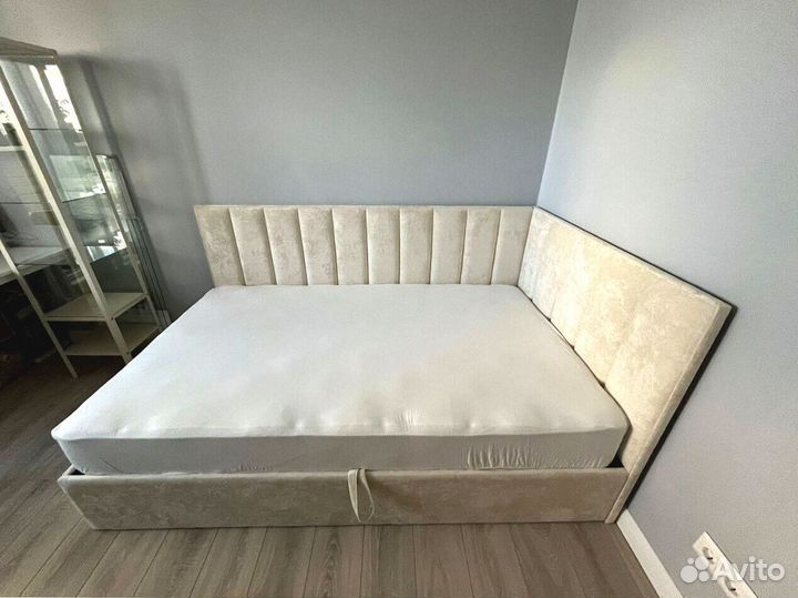 Детская кровать с бортиком