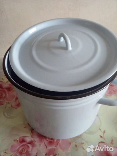 Кастрюля эмалированная новая