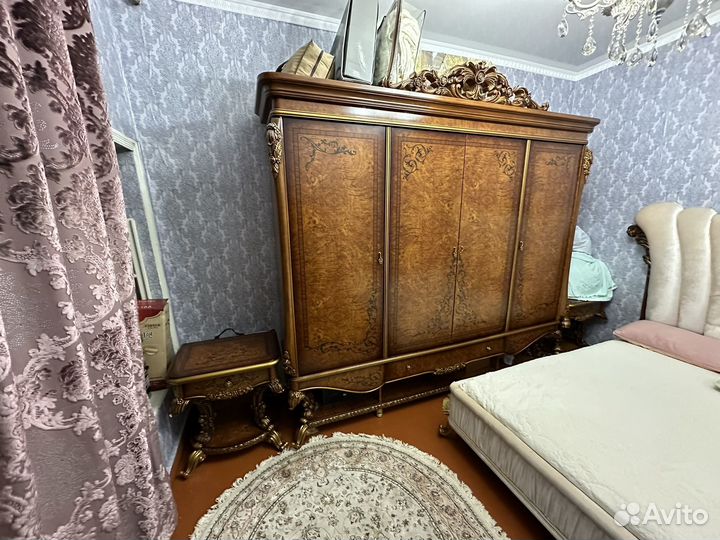 Спальный гарнитур