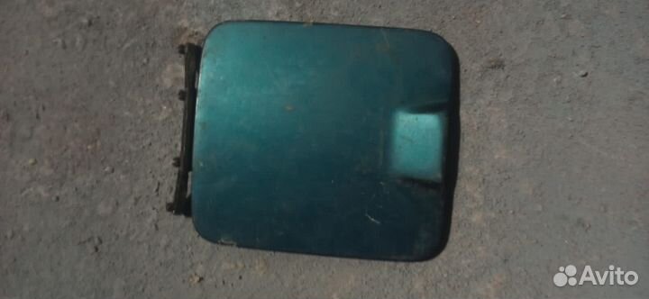 Крышка лючка бензобака Вольво 740