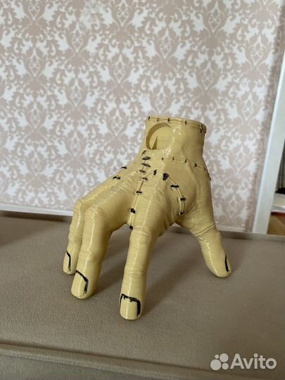 Рука вещь Уэнсдэй