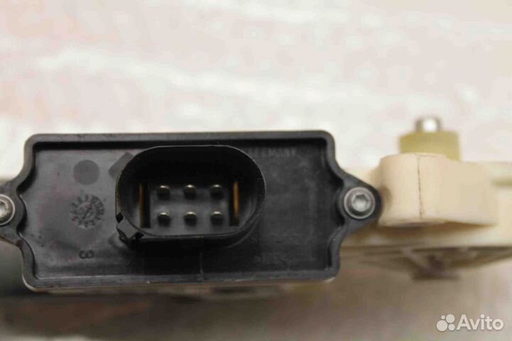 Моторчик стеклоподъемника задний правый BMW