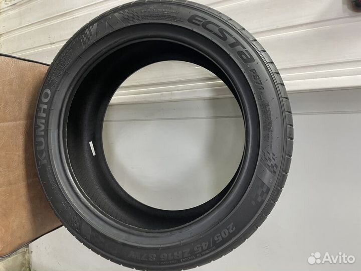 Kumho Ecsta PS71 205/45 R16 87W