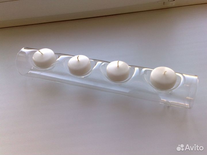 Декоративный стеклянный подсвечник со свечками