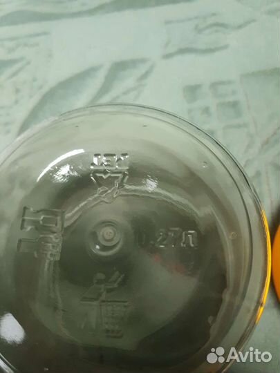 Пластиковые банки с крышкой