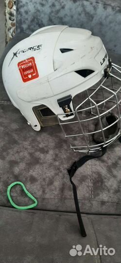 Хоккейный шлем