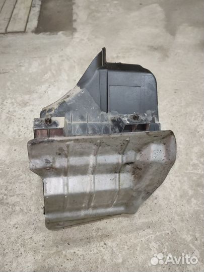 Корпус воздушного фильтра Volkswagen Passat B5