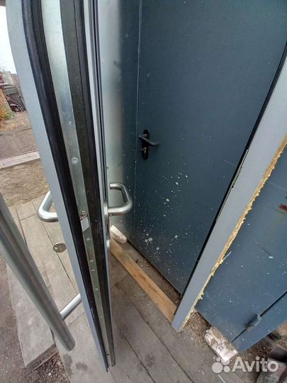 Двери, сейф