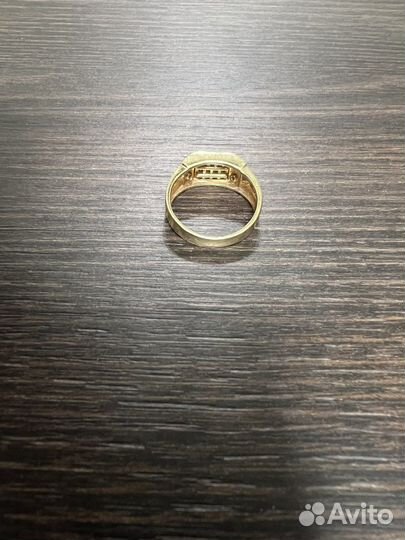 Мужской золотой перстень с бриллиантами