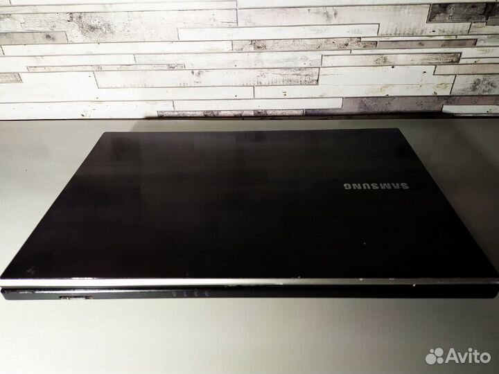 Samsung NP-305V5A - A8-3 пок \ 4 Озу \ 1 GB видео