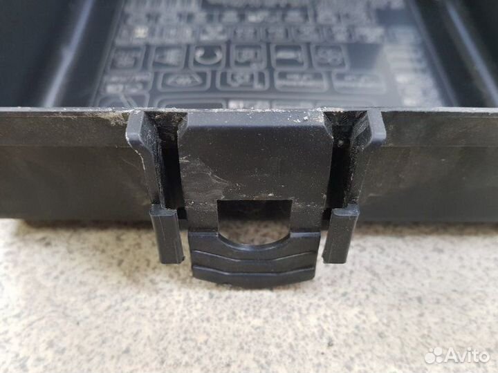 Крышка блока предохранителей Kia Sportage 2.0 G4KD