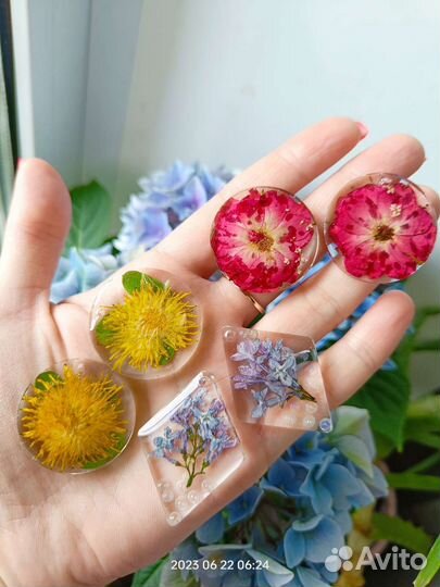 Серьги из эпоксидной смолы с сухоцветами