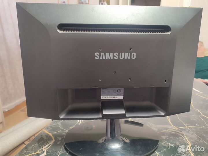 Монитор samsung p2050