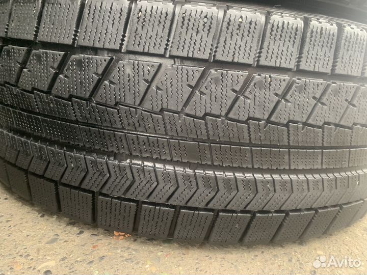 Bridgestone Blizzak VRX 235/45 R18