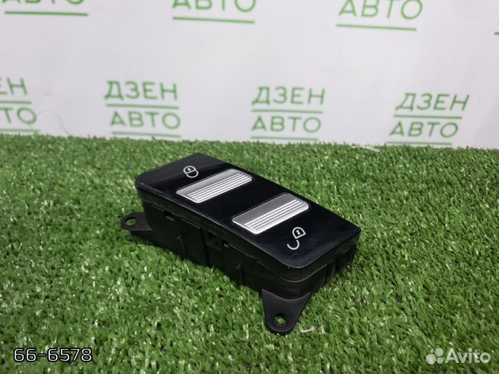 Кнопка центрального замка Mercedes S500/550 W221