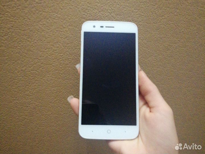 ZTE Blade V8 mini, 3/32 ГБ