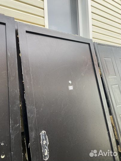 Дверь входная металлическая с коробкой