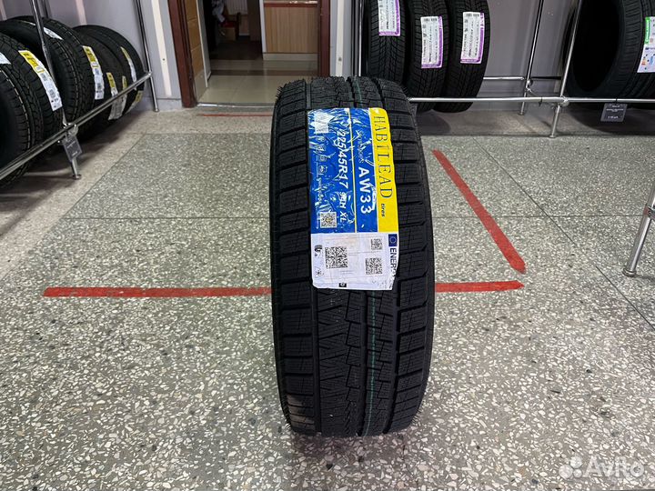 Habilead SnowShoes AW33 225/45 R17 94H