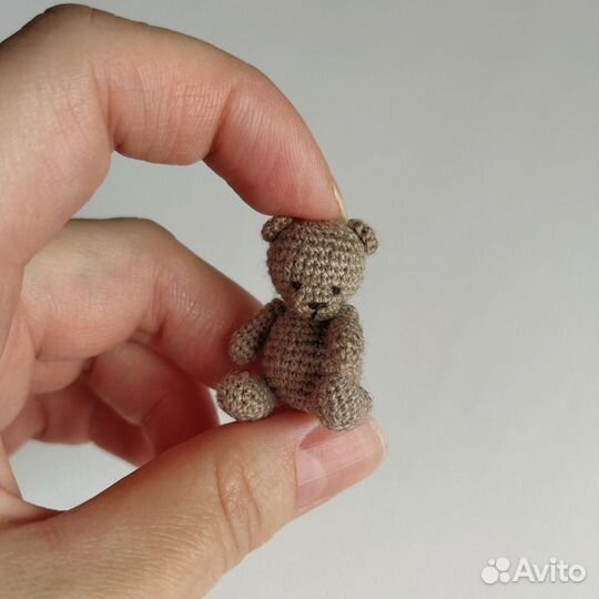 Мишка 3,5 см. Миниатюра вязаная