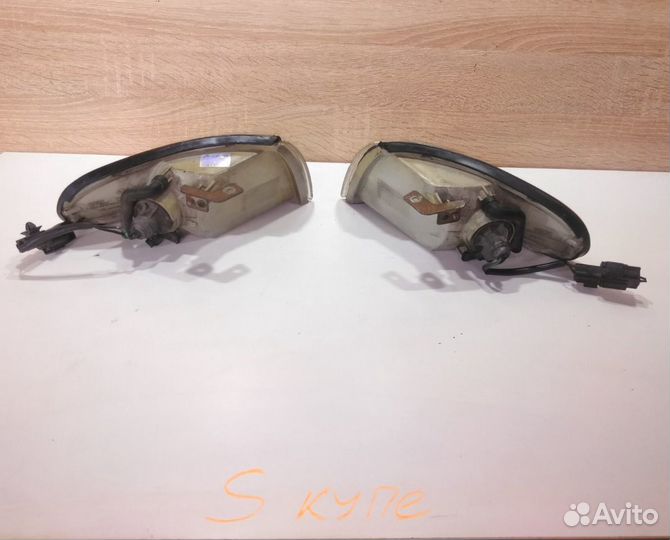 Поворотник правый Hyundai S Coupe, 1993 год