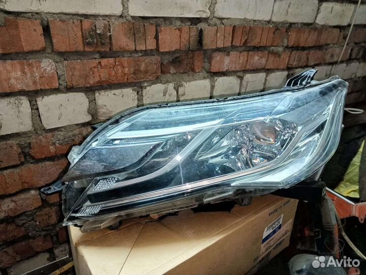Фара левая Mitsubishi pajero sport 3