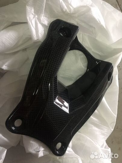 Карбоновая накладка на бак Ducati