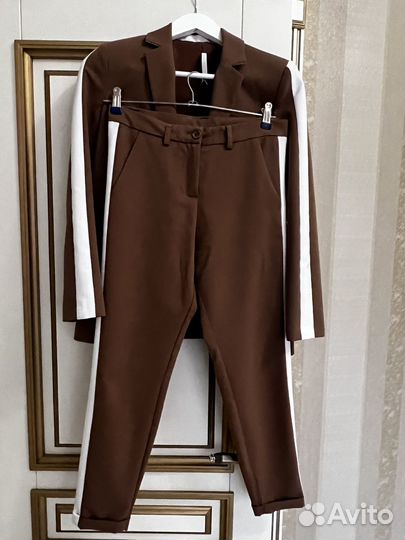Брючный костюм женский