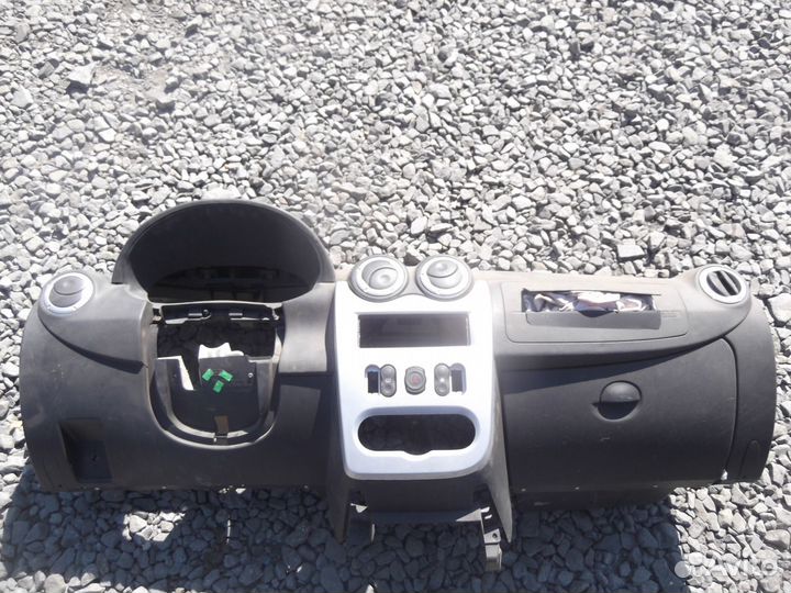 Торпедо в сборе Renault Sandero. 2010 г