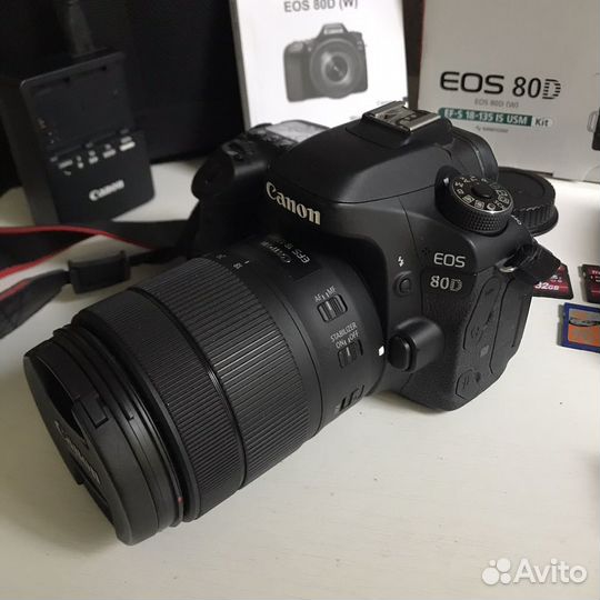 Фотоаппарат Canon EOS 80D,объектив,вспышка,штатив