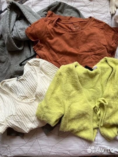 Отдам пакет женских вещей и обувь