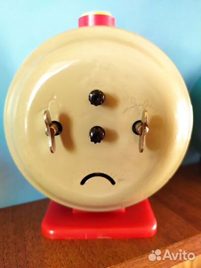 Будильник механический. Янтарь СССР