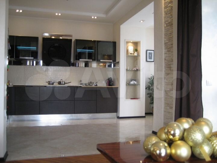 4-к. квартира, 147 м², 2/10 эт.