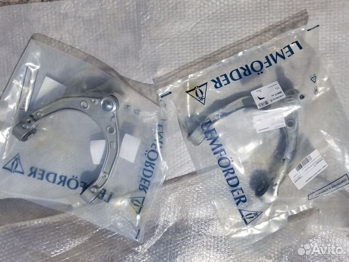 Рычаг передний верхний Ауди Ку7 Порш Каен Туарег